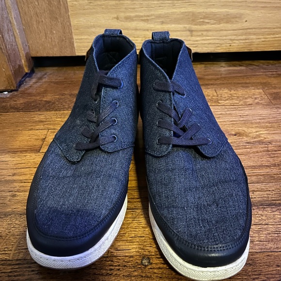 Levi's Dark Blue High-Top Sneakers - Picture 1 of 4